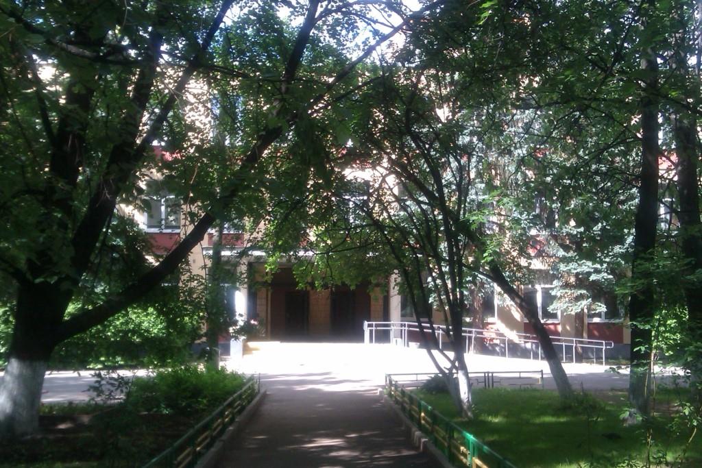 Главный вход в школу N779